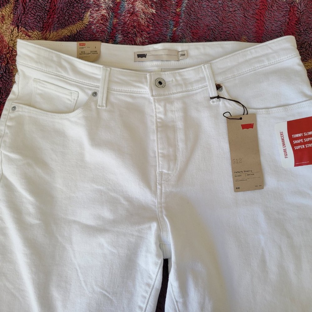 NWT Levis Womens 512 Bermuda Shorts Perfectly Shaping Sz 18W White